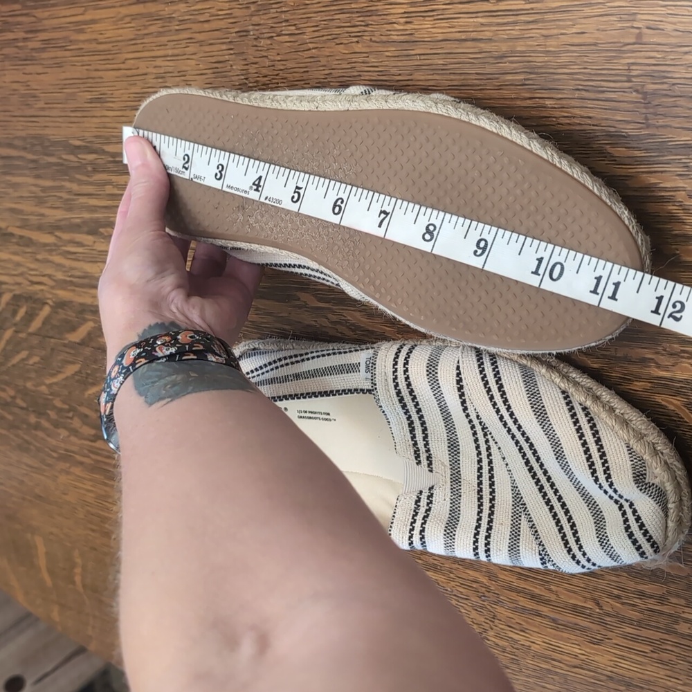 Toms - Picture 4 of 5